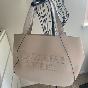 🌸 Gorgeous Brand NewVictoria Secret Tote Spring 2021🌸